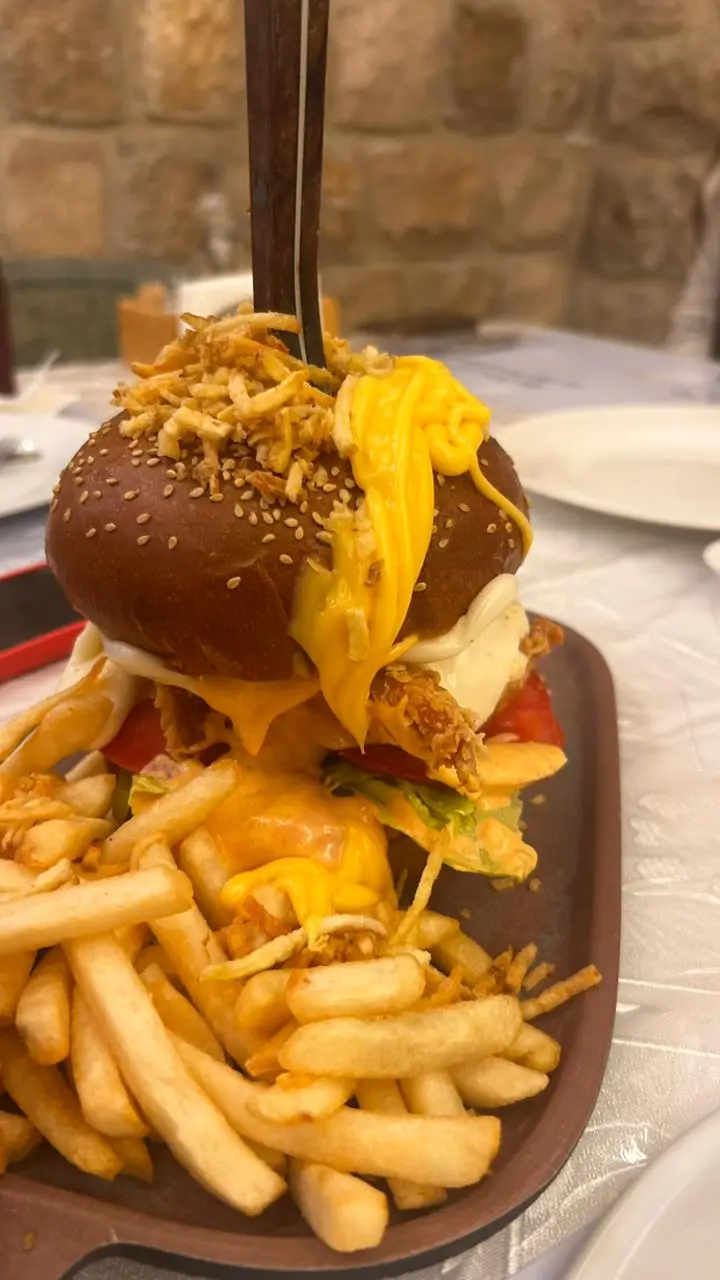 ZINGER CHICKEN BURGER